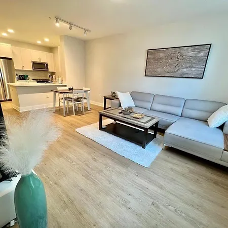 Miracle Mile Apartments-3