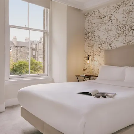 Thistle Suites Royal Garden-2
