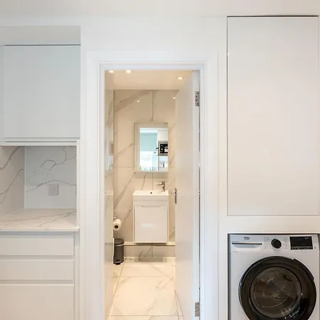 Queensgate Court Apartments-2