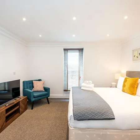 Queensgate Court Apartments-2