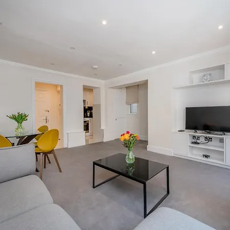 Queensgate Court Apartments-3
