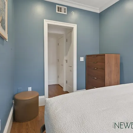 304 Newbury Street By Thatch-2