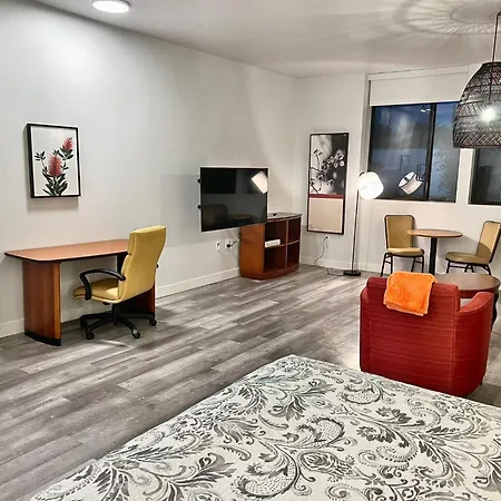 Hollywood Boutique Residences With Free Parking-2
