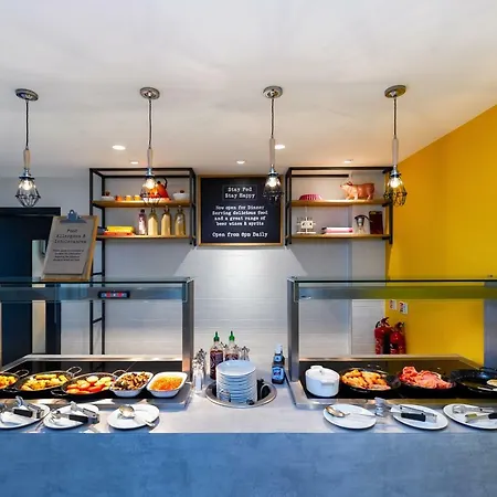 Staycity Aparthotels London Heathrow-2