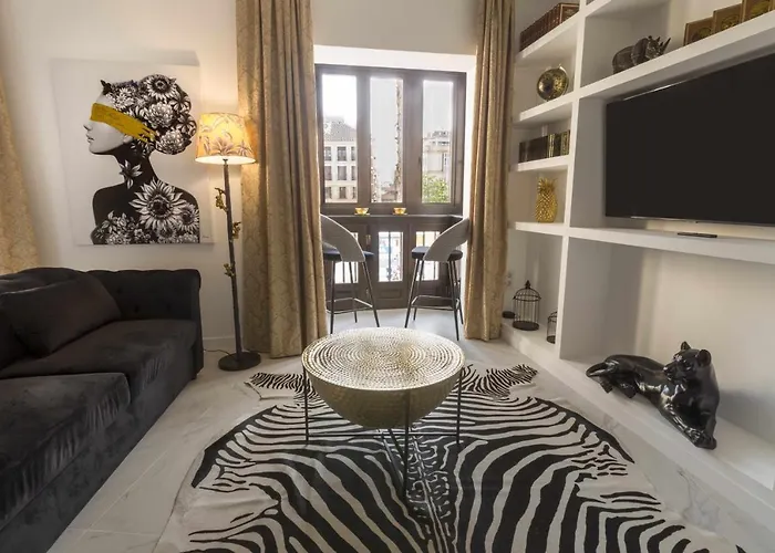 The Clock House - Luxury Urban Suites Malaga