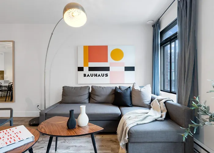 Liv Mtl Urban Spacious Group Suites Near Downtown Montreal