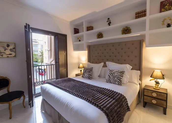 The Clock House - Luxury Urban Suites Malaga