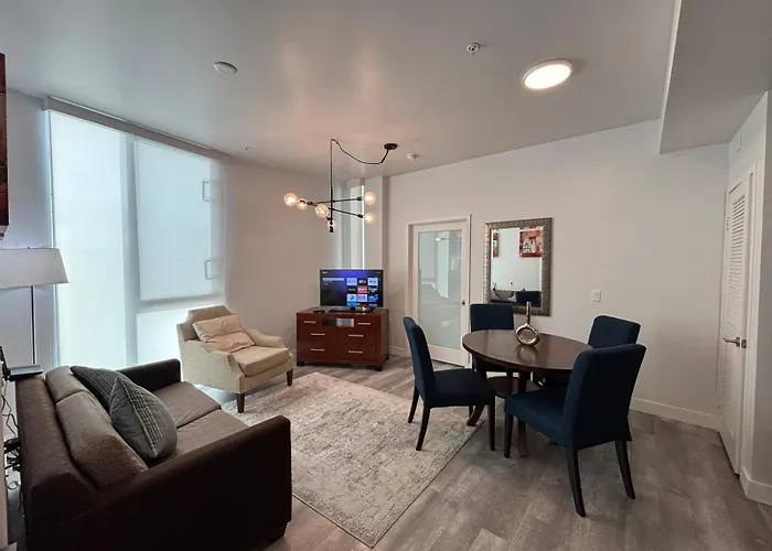 Hollywood Boutique Residences With Free Parking Los Angeles