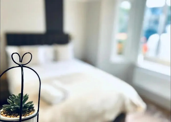 London South Charming Ensuite Look Like Hotel Designer Room