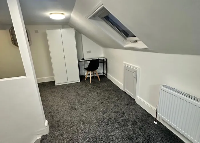 Room 10 Ng3 2Az Nottingham