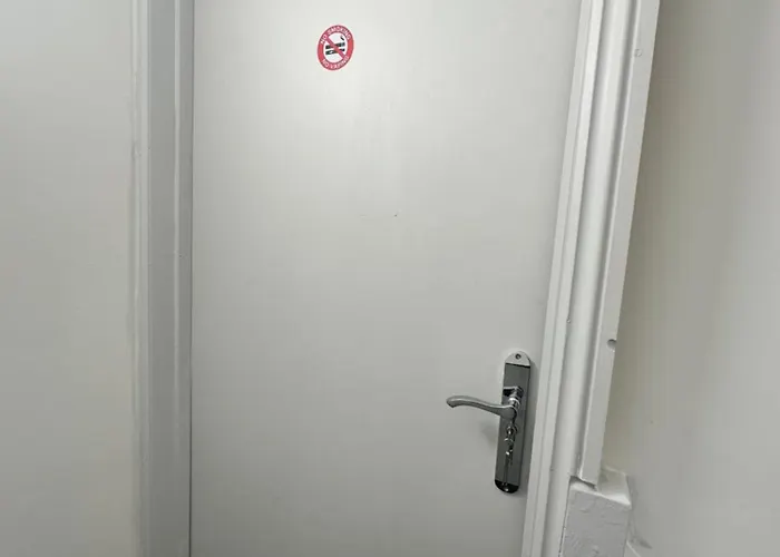 Room 10 Ng3 2Az Nottingham