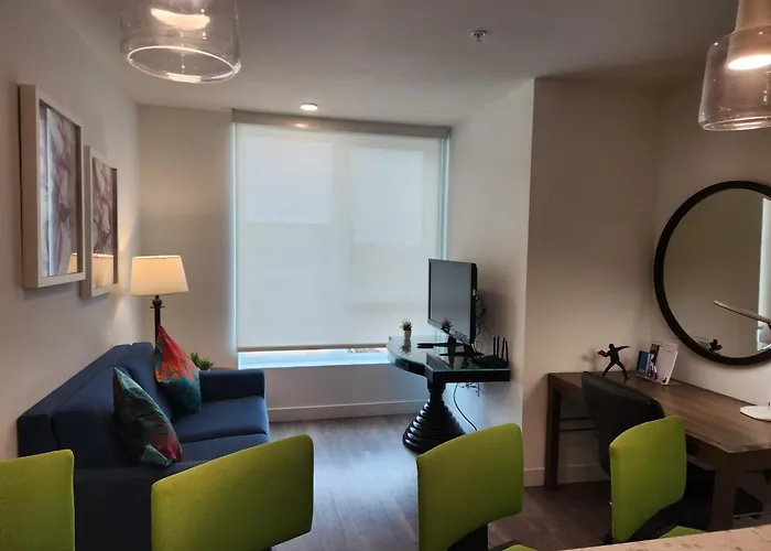 Urban Gorgeous Hollywood Living With Rooftop Views And Bbq, Gym Los Angeles