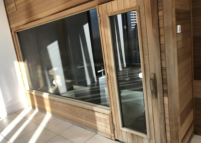 Aussie Escape Apartments-Skyline Collins Tower Melbourne