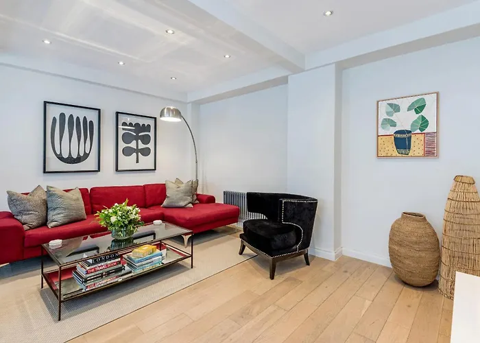 Buckingham & Lloyds Aparthotel London