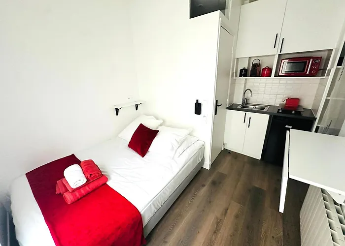 Beatrice Et Emmanuel Meuble Eiffel Aparthotel Paris