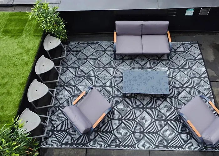 Liv Mtl Soho Spacious Rooftop Suites For Groups Near Downtown Montreal