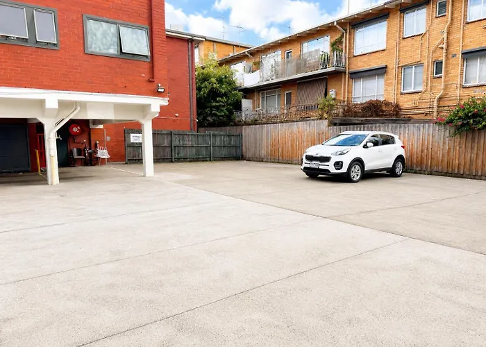 City Edge East Melbourne Apartment Hotel