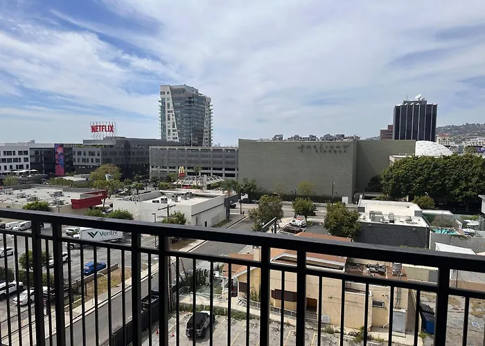 Wallace Luxurious Los Angeles